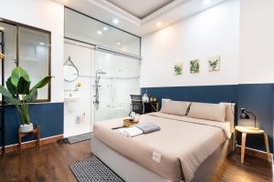 a bedroom with a large bed and a shower at Friday Saigon Centre Homestay in Ho Chi Minh City