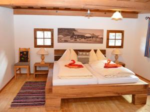 Кровать или кровати в номере Holiday home Mesnerhaus Fuchsn, Weisspriach im Lungau