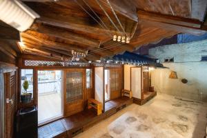 Postel nebo postele na pokoji v ubytování Hanok1942