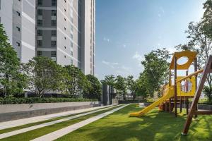 Parquinho infantil em 泰国芭提雅顶层无边游泳池公寓thebase健身房