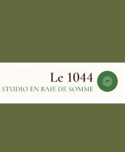 Ein Aufkleber für eine Kamera mit dem Text la studio en bake de somme in der Unterkunft Le 1044 in Le Crotoy