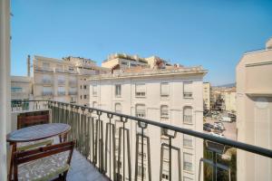 Balkon lub taras w obiekcie REF 1477 - Apartment for rent