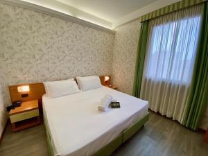 Postel nebo postele na pokoji v ubytování Hotel Embassy