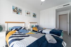 A bed or beds in a room at 208 New luxury apartment Calaserena