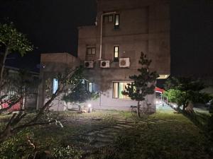 Aed väljaspool majutusasutust 南海凱歌民宿獨棟庭園別墅 1烤肉打牌歡唱 2寵物友善 3聰明包棟-依人數提供相對應床位及房間數4近市區東大夜市