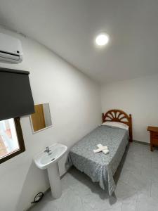 Cama o camas de una habitación en Hostal La Campiña