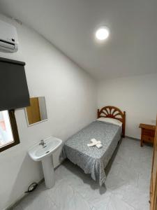 Cama o camas de una habitación en Hostal La Campiña