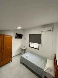 Cama o camas de una habitación en Hostal La Campiña