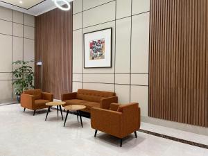 Posezení v ubytování Apartemen Transpark Juanda Bekasi by Cheapinn