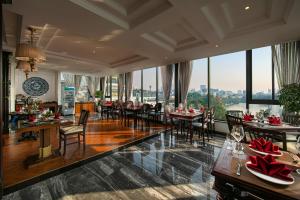 Restaurace v ubytování Lucien Hanoi Lakeside Hotel & Rooftop