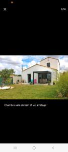una foto de una casa y una foto de una casa en Chambre d'hôtes Entre mer forêt et marais, en Olonne-sur-Mer
