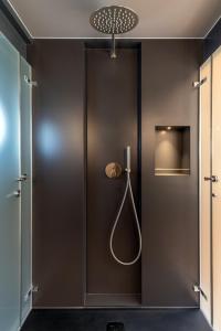 a bathroom with a large metal wall with a shower at Boutique Boatel Attila in Muntelier