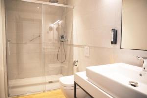 Ein Badezimmer in der Unterkunft nQn Aparts & Suites Sevilla