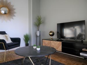 Televízia a/alebo spoločenská miestnosť v ubytovaní Appartement Le Céleste 113 - deux chambres