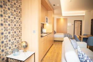 Küche/Küchenzeile in der Unterkunft nQn Aparts & Suites Sevilla
