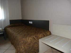 A bed or beds in a room at Hotel Eden