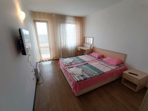 Кровать или кровати в номере Viva 6 apartment in hotel Stenata Pamporovo