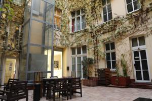 a group of tables and chairs in front of a building at Art Hotel Charlottenburger Hof Berlin in Berlin