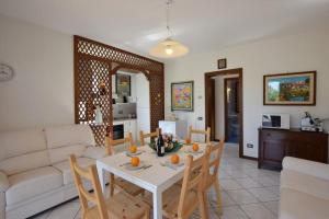Kuchyň nebo kuchyňský kout v ubytování VILLA MAGNOLIA vicino al mare