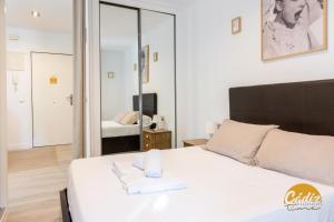 Posteľ alebo postele v izbe v ubytovaní Estudio Plaza Mina by Cadiz Time