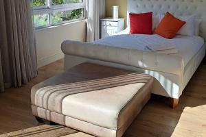 Katil atau katil-katil dalam bilik di Villa with exquisite mountain and sea views…