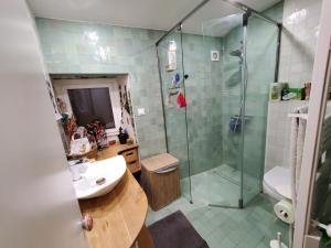 Un baño de Maison de Ville chez Anny