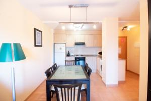 Kuchyňa alebo kuchynka v ubytovaní Global Properties, Apartamento en Marjal de Corinto con Piscina