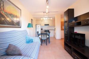 Kuchyňa alebo kuchynka v ubytovaní Global Properties, Apartamento en Marjal de Corinto con Piscina