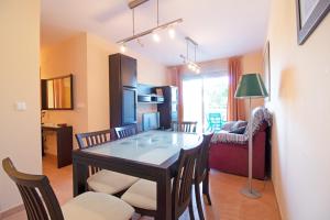 Televízia a/alebo spoločenská miestnosť v ubytovaní Global Properties, Apartamento en Marjal de Corinto con Piscina