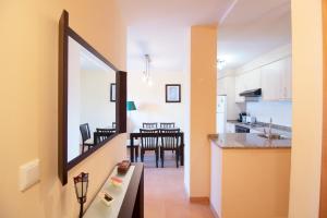 Kuchyňa alebo kuchynka v ubytovaní Global Properties, Apartamento en Marjal de Corinto con Piscina