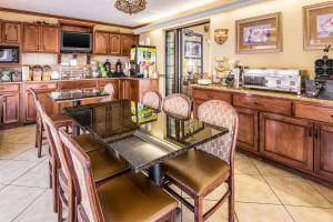 a kitchen with a table and chairs in it at Econo Lodge Inn & Suites in Griffin