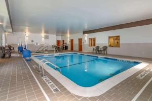 a large swimming pool in a building at Comfort Inn Albany-South, Glenmont in Albany