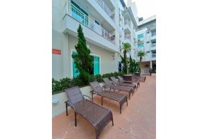 a row of chairs sitting outside of a building at Bombinhas Summer Beach in Bombinhas