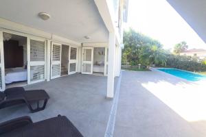 Bazén v ubytování Villa Picaflor, Friar's Bay nebo v jeho okolí