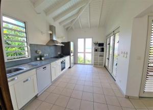 Kuchyň nebo kuchyňský kout v ubytování Villa Picaflor, Friar's Bay