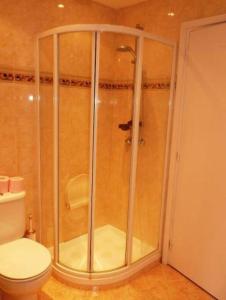 Kúpeľňa v ubytovaní Three bedroom, two bathroom apartment in Cannes with large terrace - 880
