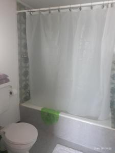 Ένα μπάνιο στο Hostal Klein