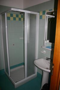 a bathroom with a shower and a sink at Bella Italia Sport Village in Lignano Sabbiadoro