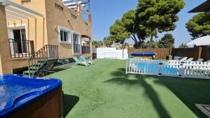 a backyard with a pool and a hot tub at Villa Paraíso in Torremolinos