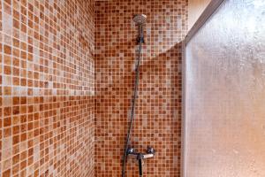 A bathroom at WonderStays Apartamentos Maribel