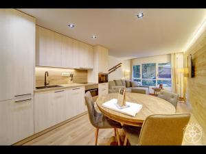 A kitchen or kitchenette at MONTLUDE de Alma de Nieve