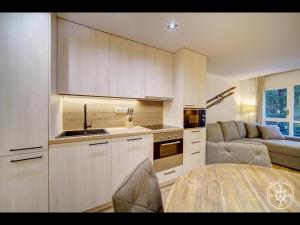 A kitchen or kitchenette at MONTLUDE de Alma de Nieve