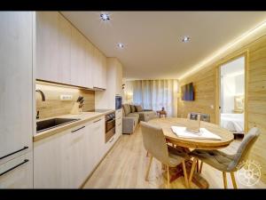 A kitchen or kitchenette at MONTLUDE de Alma de Nieve