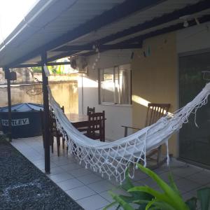 a hammock on the patio of a house at casa de praia in Navegantes