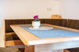 Fotografie z fotogalerie ubytování Raffreiderhof Apt Fichte v destinaci Luson