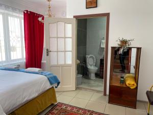 Postel nebo postele na pokoji v ubytování Duet Hostel & Hotel
