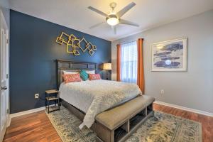 a bedroom with a bed and a ceiling fan at 15 Mi to Disney Kissimmee Townhome with Patio in Kissimmee
