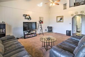 Gambar di galeri bagi Lake View Home with Grill Hike, Boat, Relax! di Kelseyville