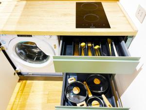 a washer and dryer sitting next to a washing machine at Agrigento Boutique Apartments in Agrigento