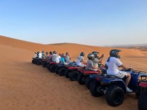 Hosté ubytování Akabar Luxury Desert Camp